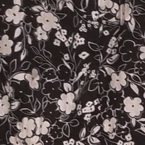 Ladies' Susan Graver Black and White Tiered Crinkle Skirt, Size L, EUC - Picture 4 of 9